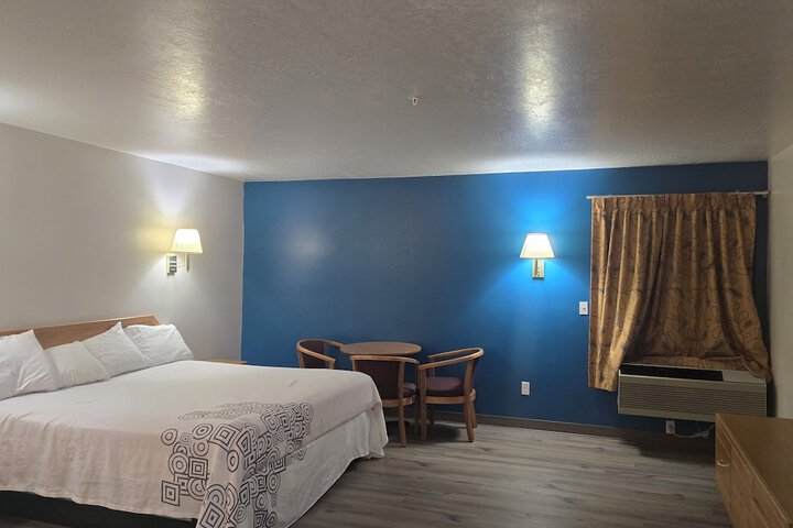 Room 10 of 33