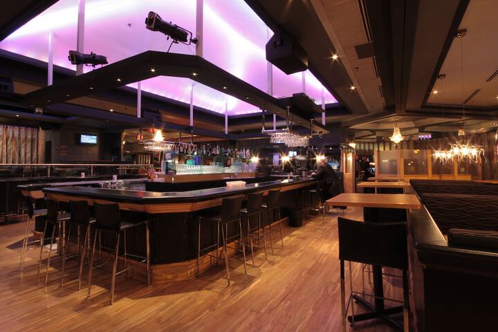 Lounge 116 of 132