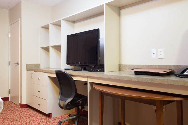 1 King Bed Suite (4 of 8)