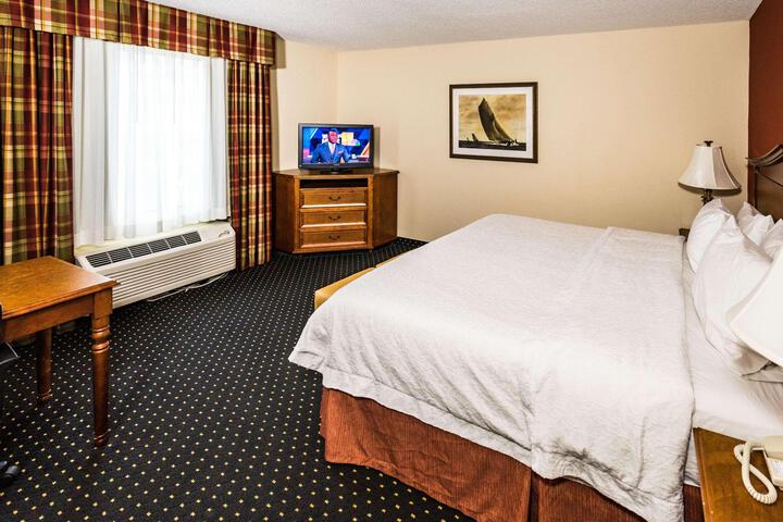 1 King Bed Deluxe Room (3 of 10)