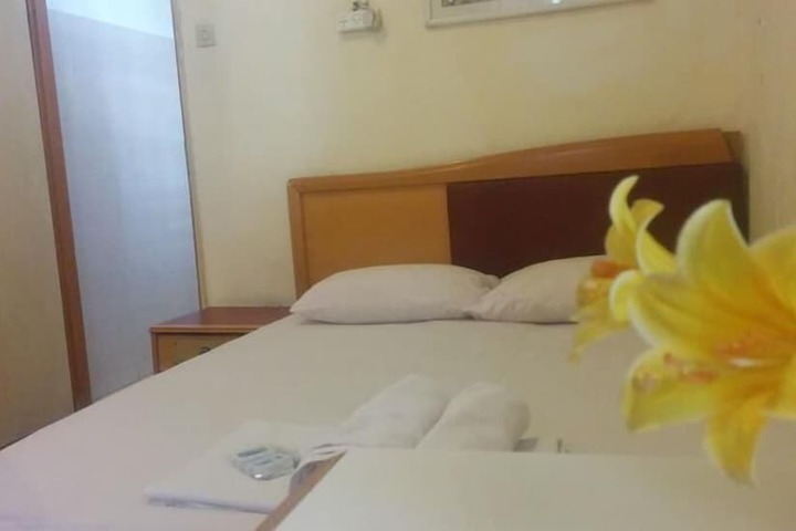 Room 17 of 34