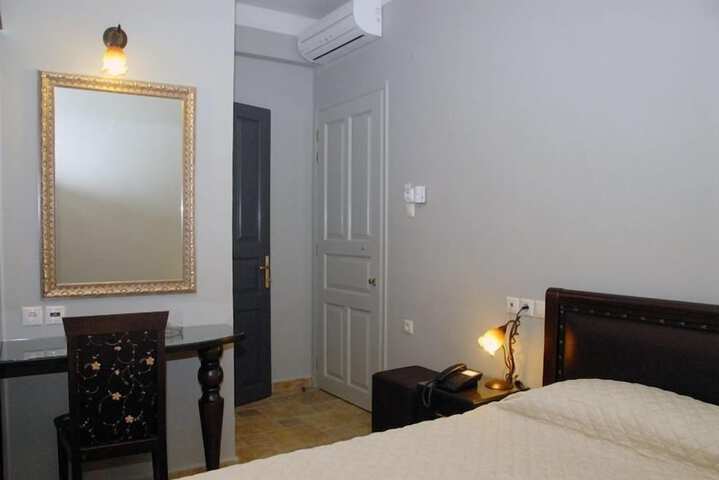 Room 10 of 37