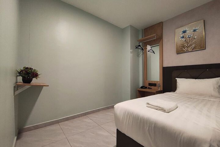 Room 3 of 60