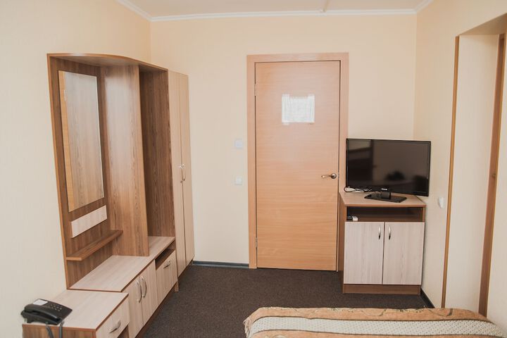 Room 10 of 28