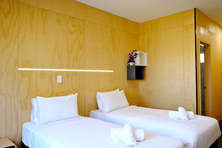 Room 10 of 20