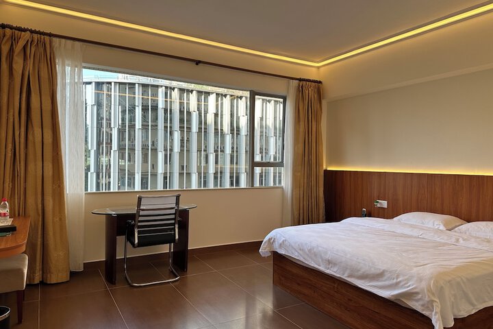 Room 8 of 33