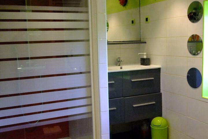 Room 4 of 12