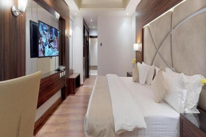 Room 12 of 51