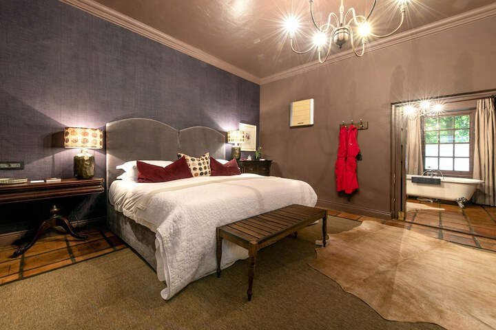 Room 10 of 66