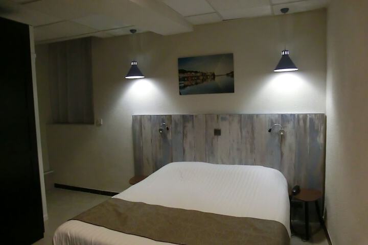 Room 11 of 62