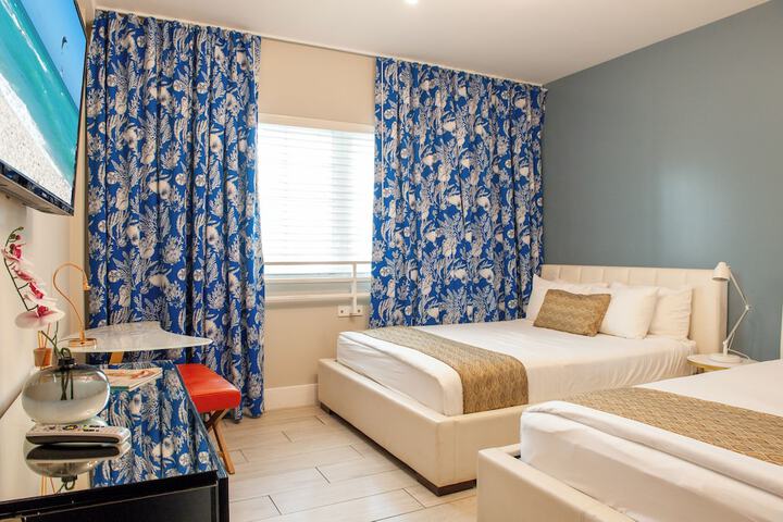 Standard Double Queen Room (3 of 4)