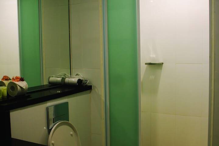 Room 4 of 39