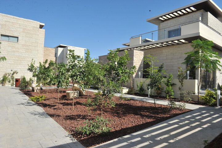Hotel Exterior 62 of 70