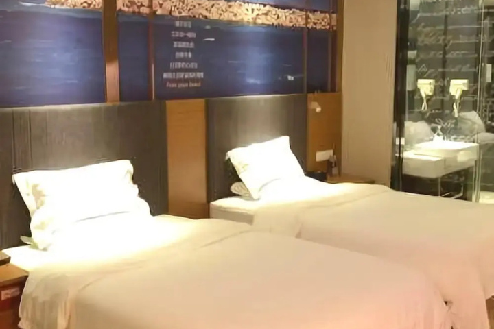 Room 4 of 14