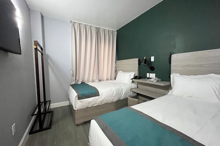 Room 10 of 26