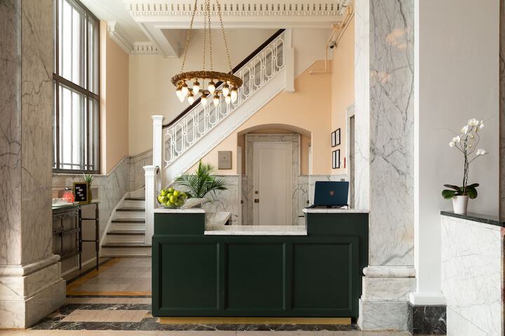 Concierge desk