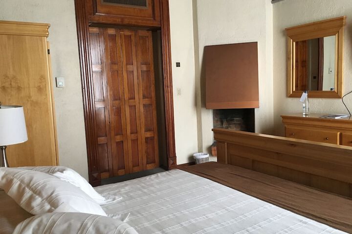 Room 10 of 87