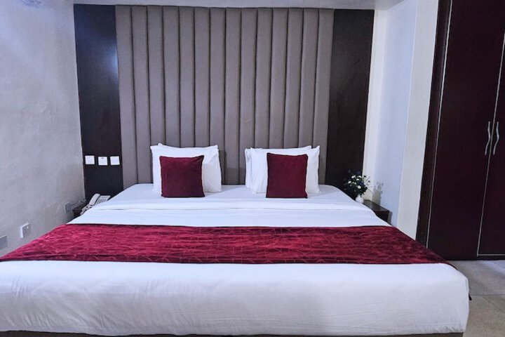 Room 3 of 81