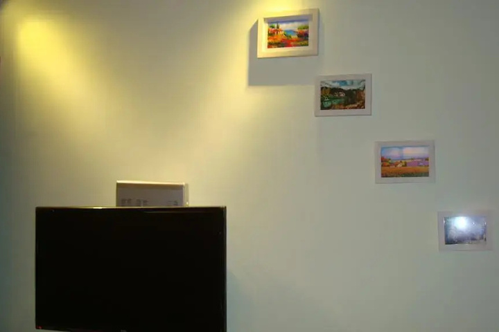 Room 8 of 11