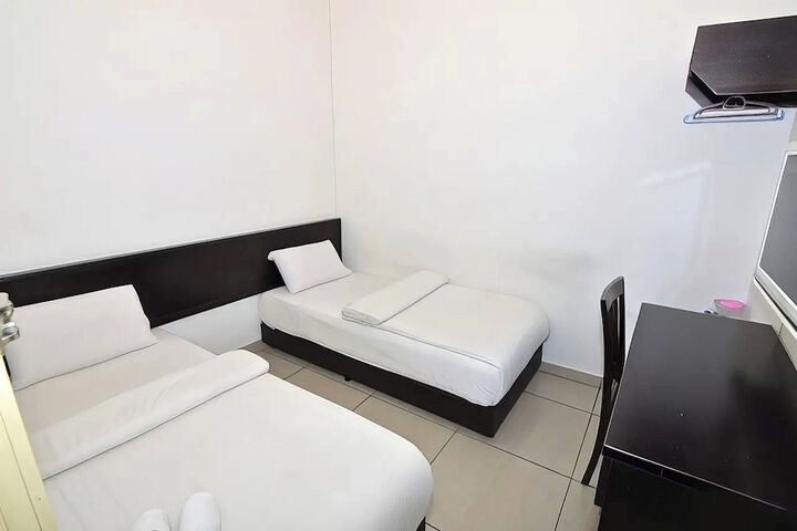 Room 8 of 23
