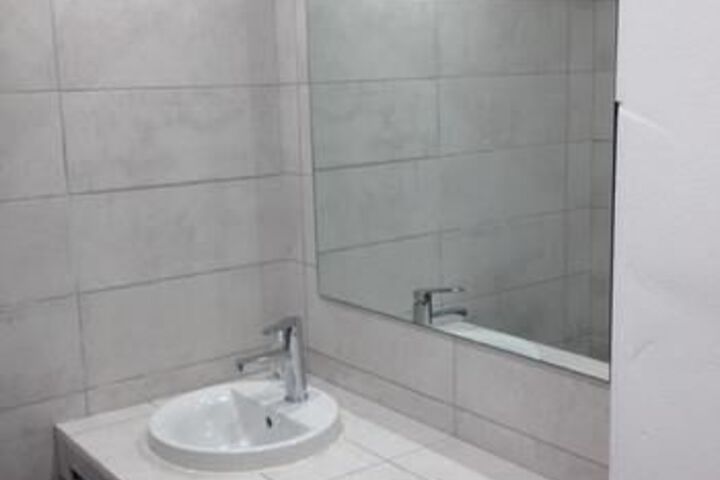 Room 4 of 16