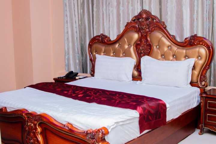 Room 9 of 23