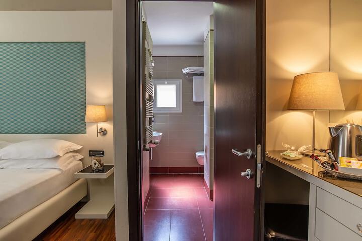 Room 30 of 58