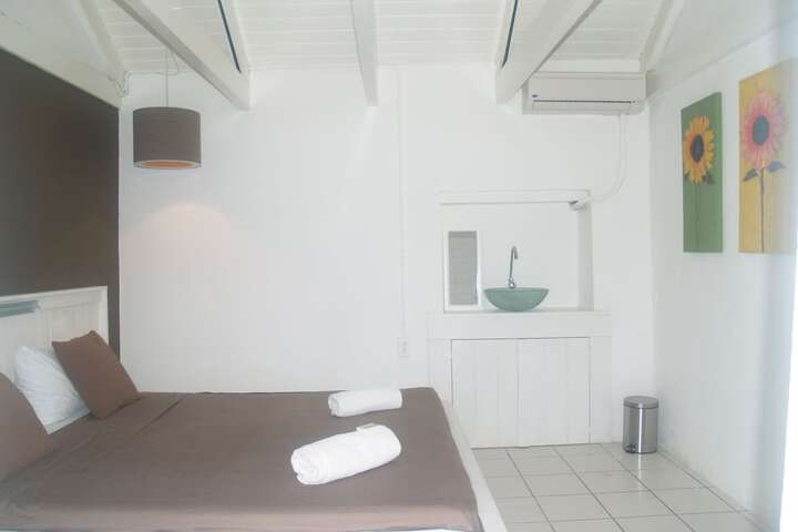 Room 2 of 40