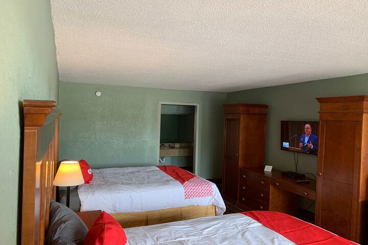2 Double Beds (5 of 10)