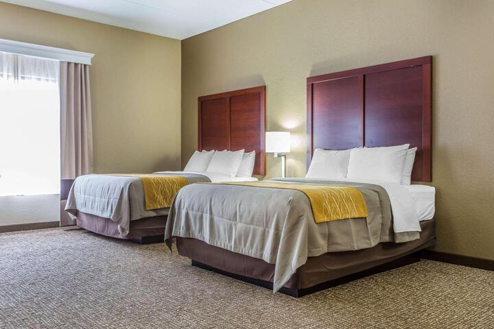 2 Queen Beds (4 of 13)