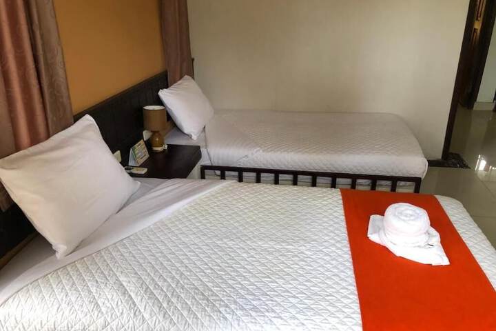 Room 4 of 28