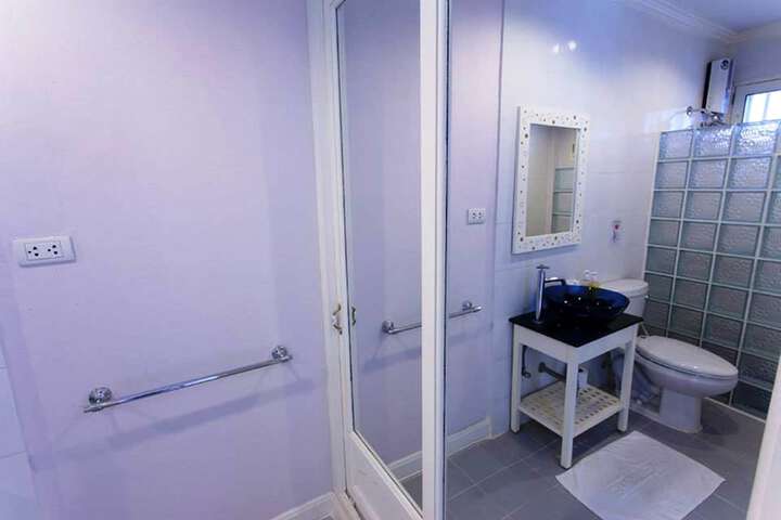 Room 52 of 111