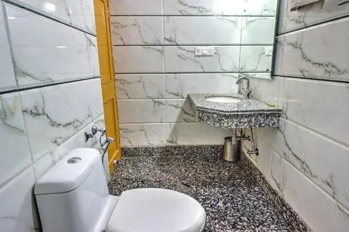 Room 10 of 16