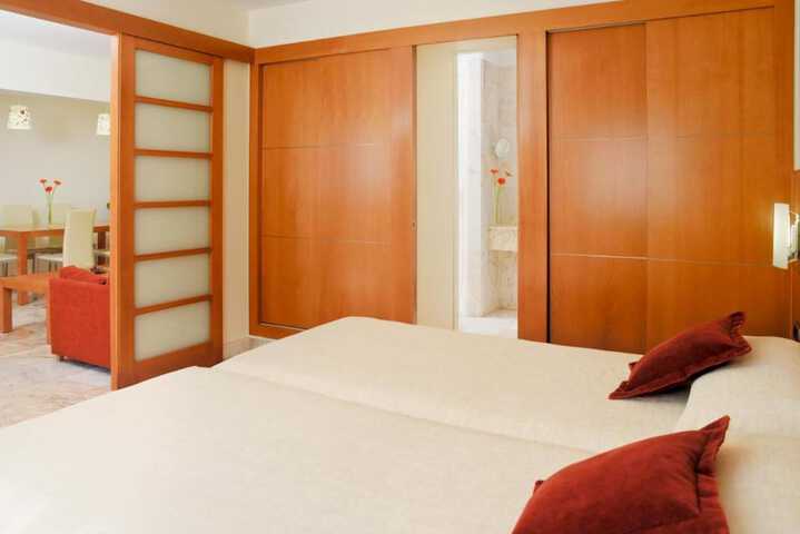Room 8 of 33