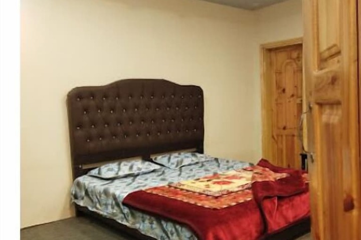 Room 2 of 6