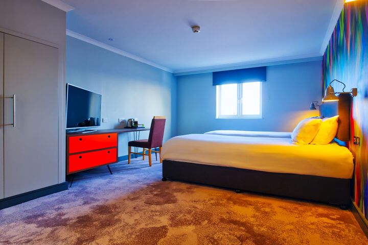 Room 11 of 40