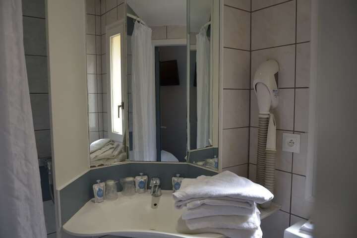 Room 34 of 76