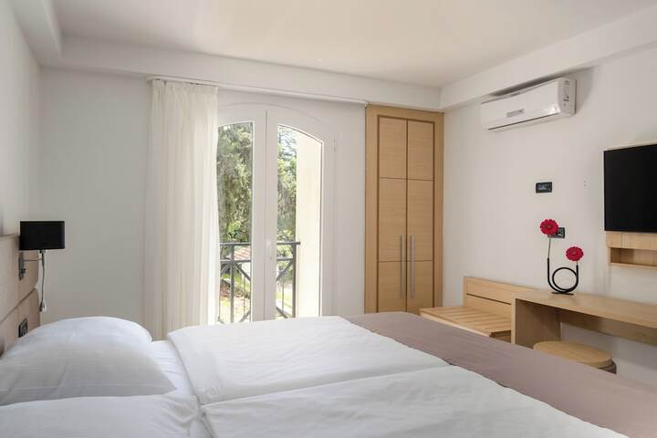Room 9 of 24