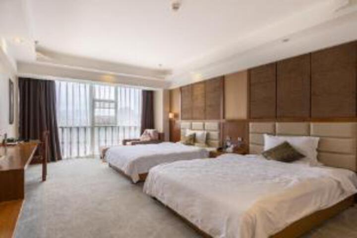 Room 6 of 7