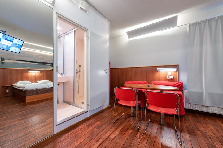 Room 10 of 16
