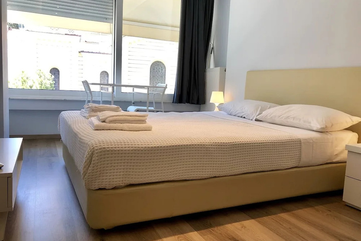 Room 4 of 12