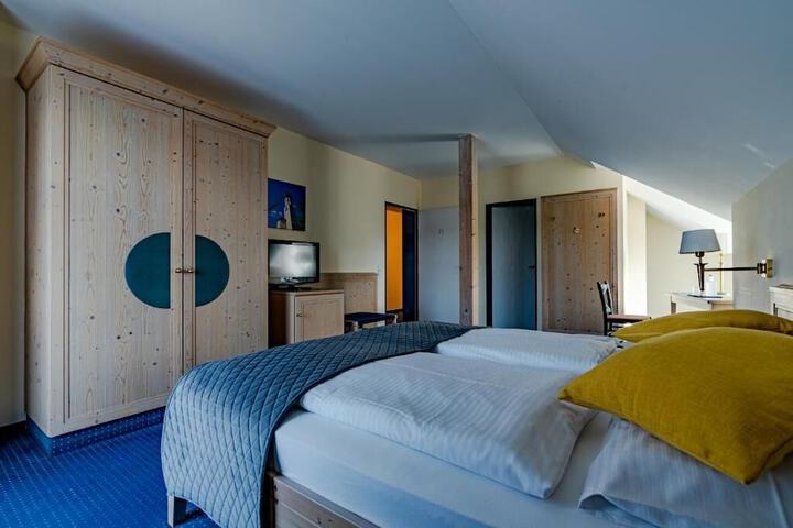 Room 3 of 23
