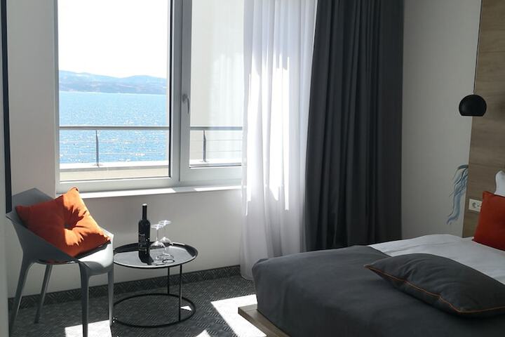 Room 10 of 44
