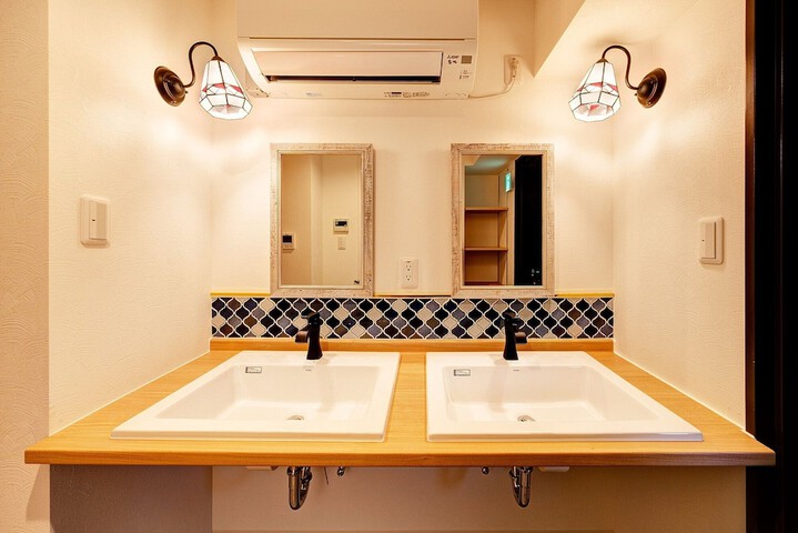 Room 53 of 66