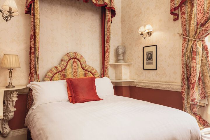 Room 44 of 84