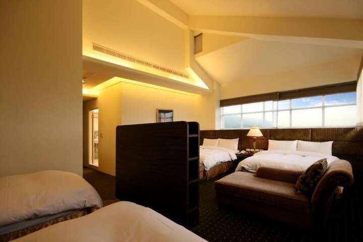 Room 10 of 44