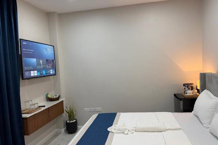 Room 3 of 16