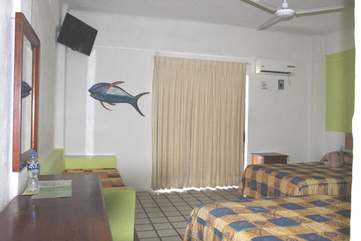 Room 16 of 40