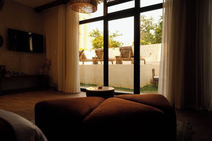 Room 4 of 38