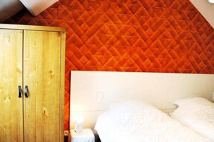 Room 9 of 13